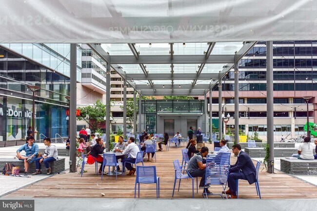 Building Photo - 1527 16th Rd N