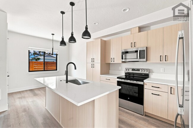 Building Photo - 2Bed/2.5Bath 2-Story Luxury Condo in Redmond, OR! -- BRAND NEW! NEVER LIVED IN!