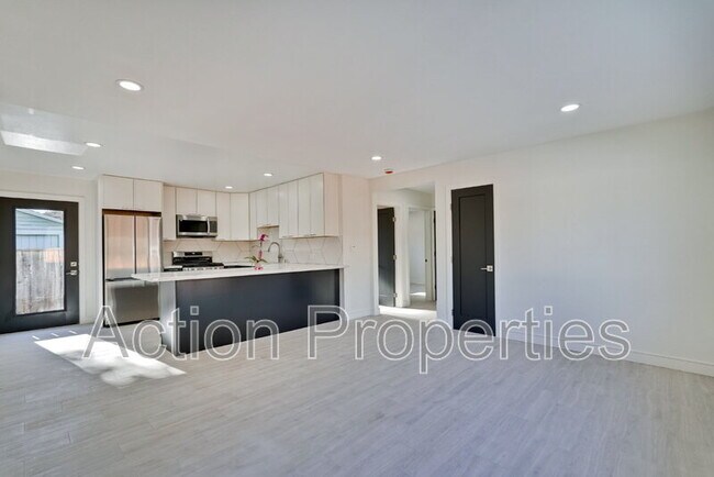 Building Photo - 664 Ehrhorn Ave
