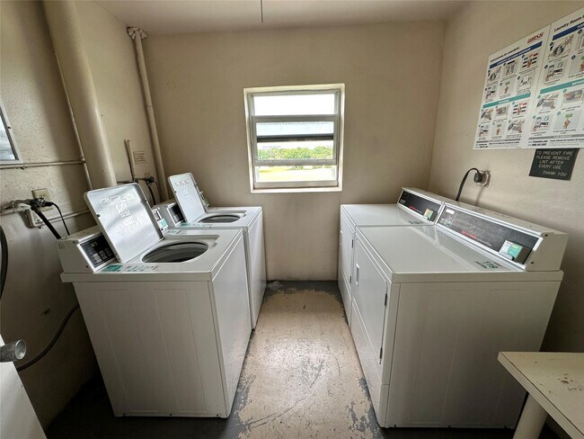 Building Photo - 2651 S Course Dr