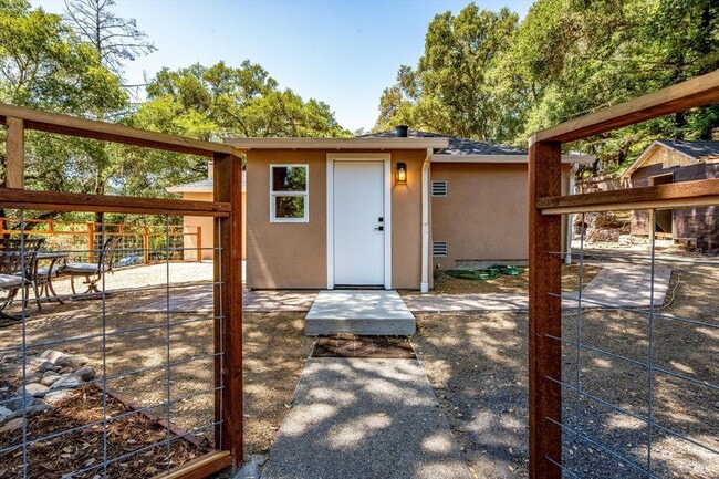 Building Photo - 9342 Chalk Hill Rd