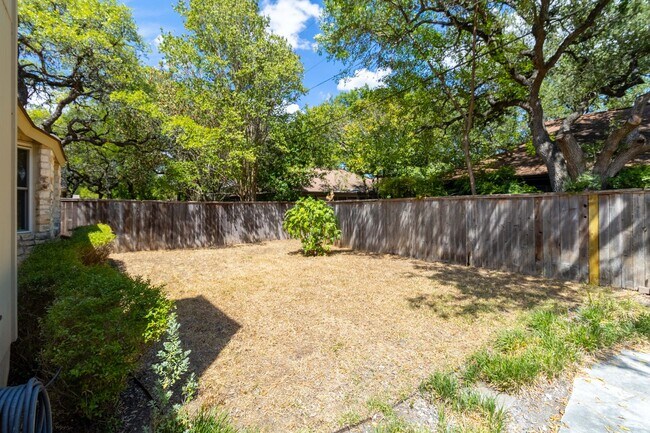 Building Photo - Gorgeous 3 Bedroom, 2 Bathroom Home in Aus...