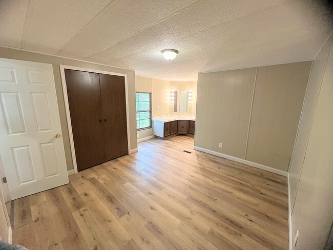 Building Photo - 20891 Hampton Dr