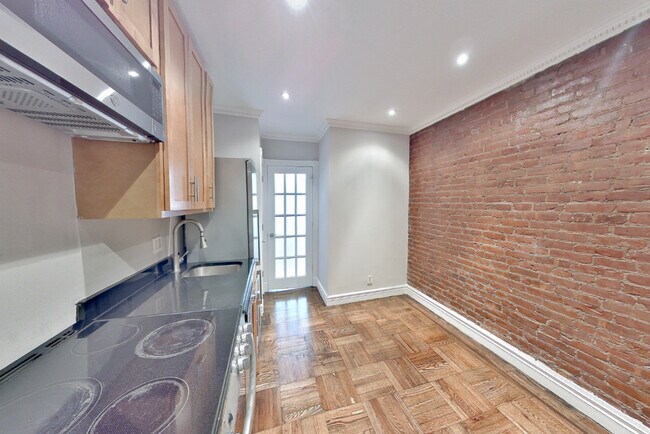 Primary Photo - 219 E 23rd St