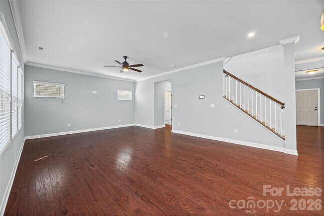 Building Photo - 5811 Fenway Dr