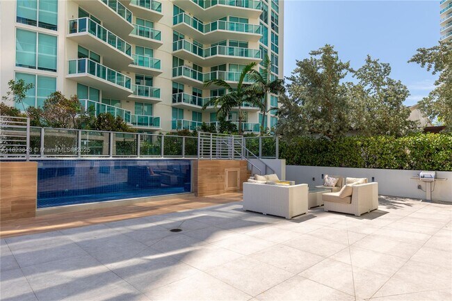 Building Photo - 300 Sunny Isles Blvd