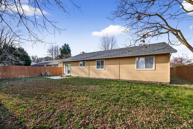 Building Photo - 2074 N Siesta Ave