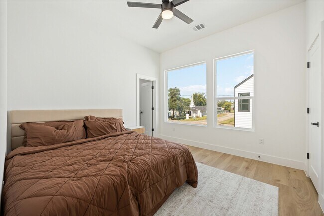 Building Photo - 4202 Kewanee St