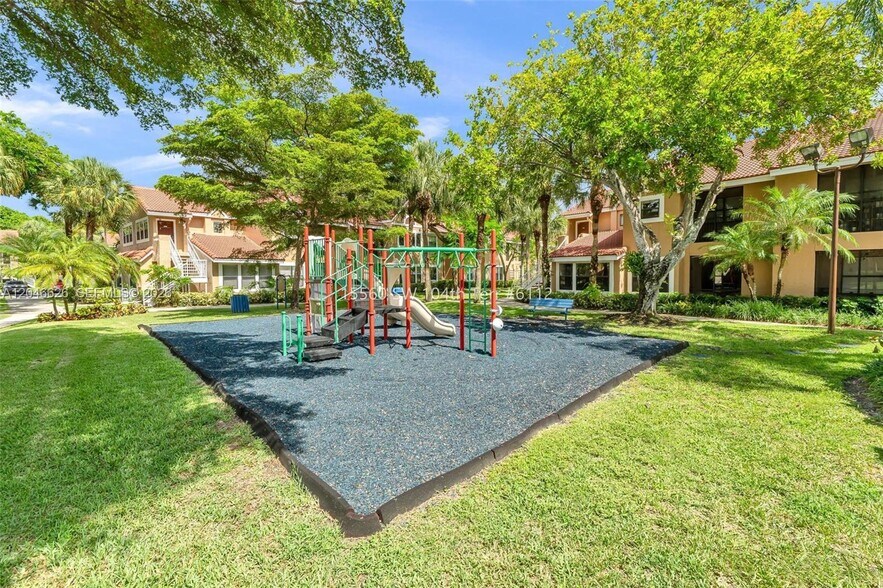 Building Photo - 15560 SW 104th Ter