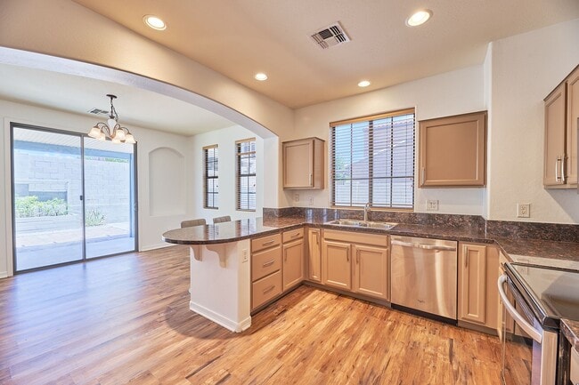 Building Photo - 2340 W Dusty Wren Dr