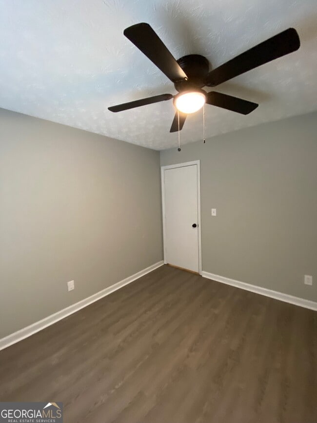 Building Photo - 100 Spring Ct