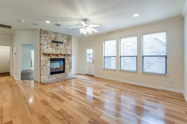 Building Photo - 7909 Creek View Dr