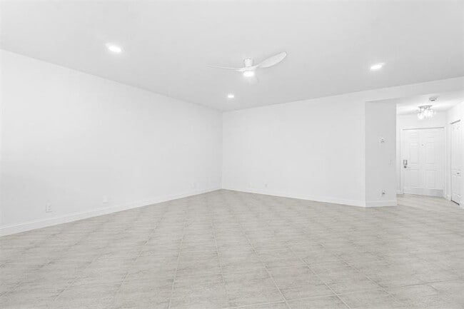 Building Photo - 6510 Via Regina