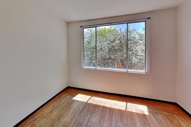 Building Photo - 1716 Marin St