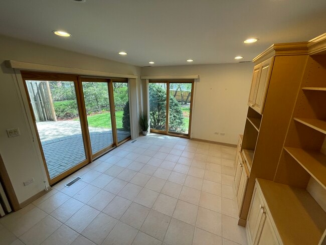 Building Photo - 1119 Deerfield Rd