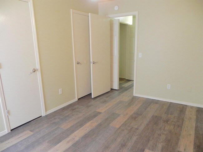 Building Photo - 1011 W 23rd St