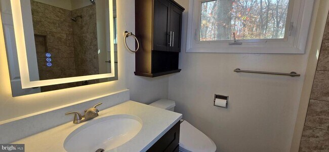 Building Photo - 7613 Locust Ln