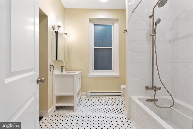 Building Photo - 2029 Walnut St