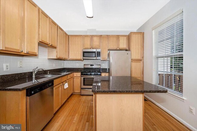 Building Photo - 45515 Lakemont Square
