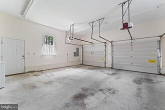 Building Photo - 8237 Hickory Dr