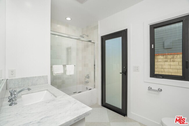 Building Photo - 4608 Westchester Dr