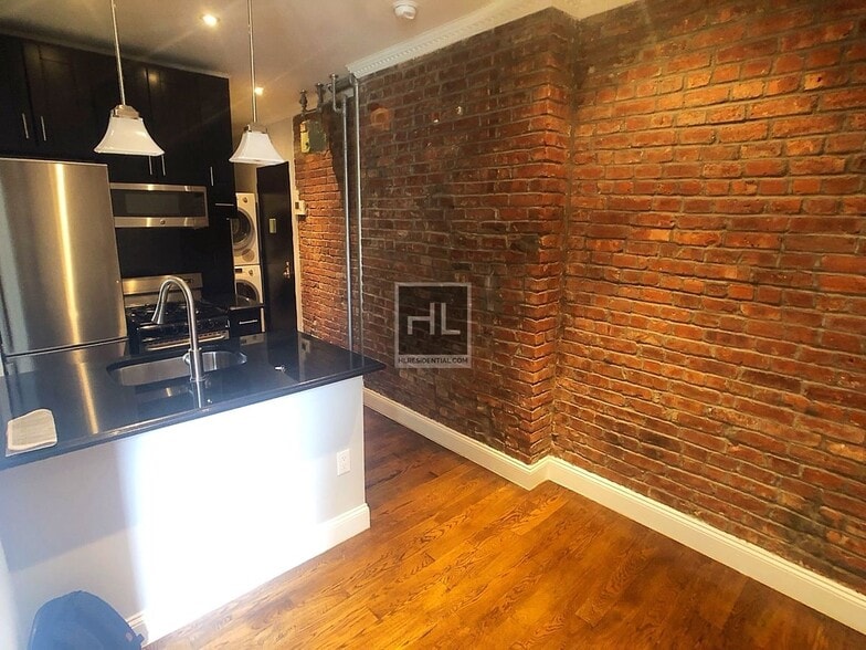 Building Photo - East 106th Street