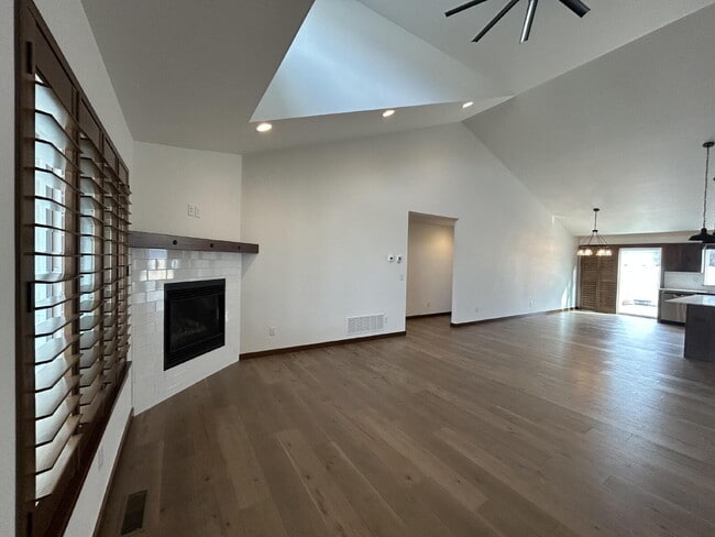 Building Photo - Luxury 4 Bed / 2 Bath Home on .84 Acres – UTILITIES INCLUDED - 3 Car Garage – RV Parking