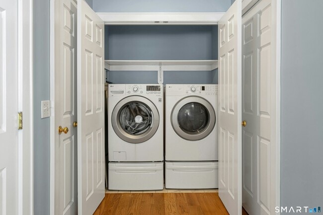 Building Photo - 19 Robin Hood Ln