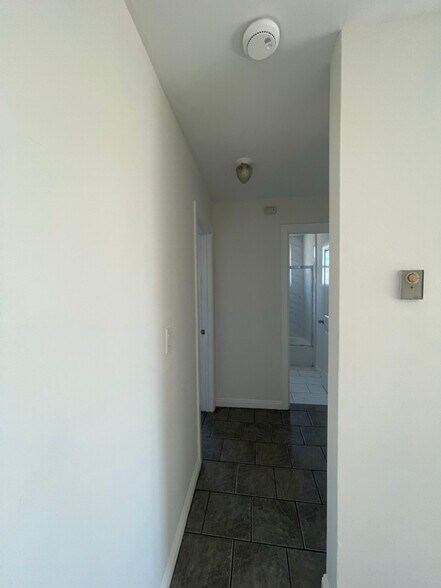 Building Photo - 9506 Ramona St