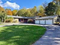 Building Photo - *AMAZING Sprawling Ranch Home*