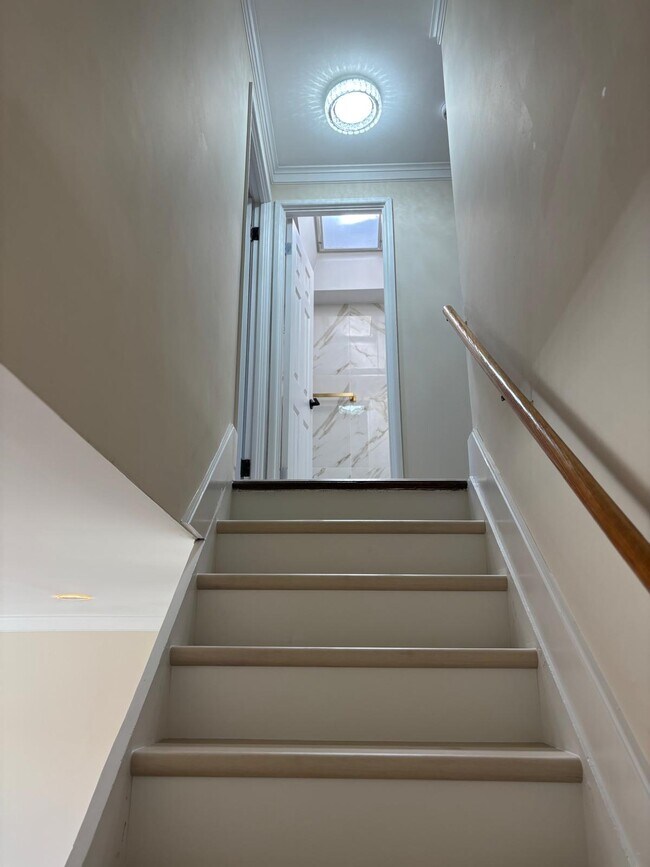 Building Photo - 12406 Dunks Ferry Rd