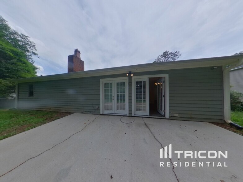 Building Photo - 446 Valley Woods Cir SE