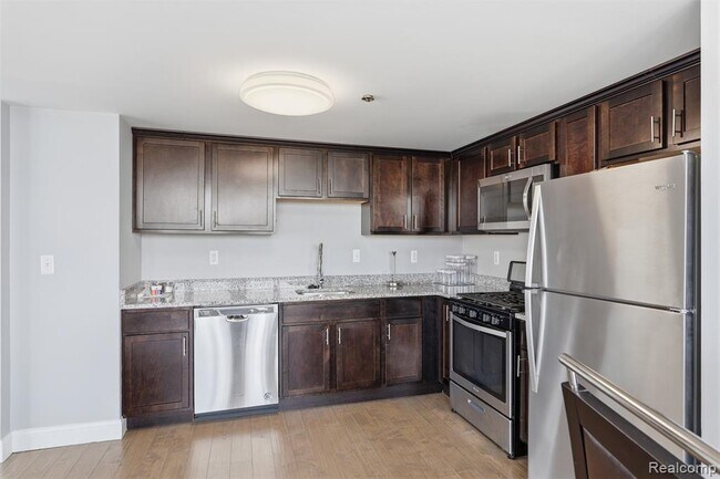 Building Photo - 250 E Harbortown Dr