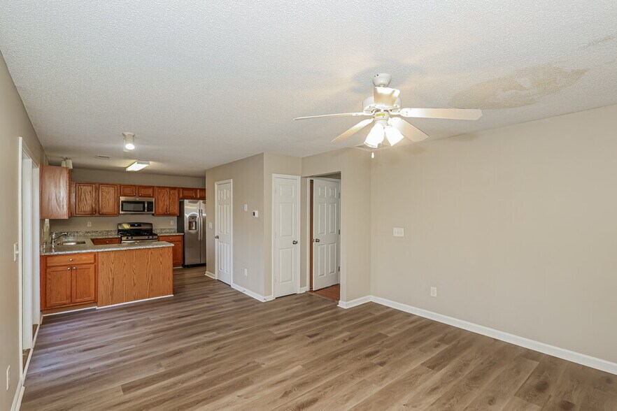 Building Photo - 255 Bainbridge Cir