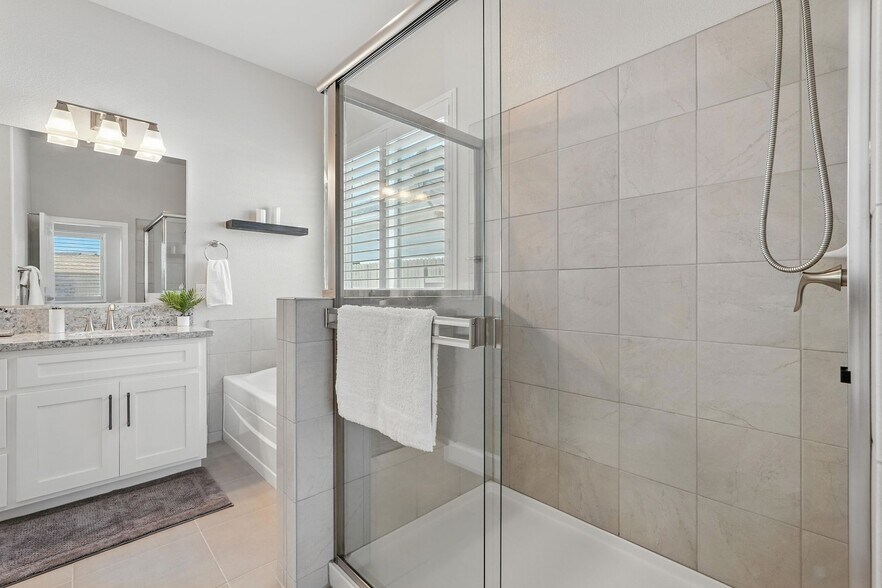 Building Photo - 5049 Cardero Way