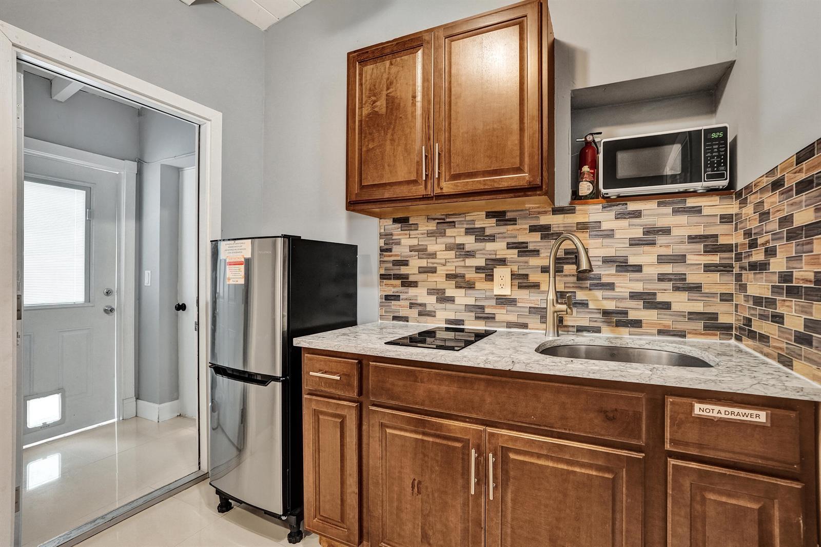 Building Photo - 4670 SW 25th Ave