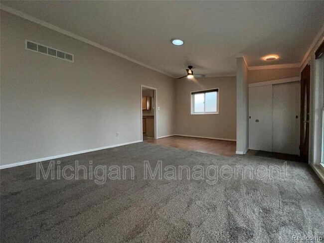 Building Photo - 32028 Maine St