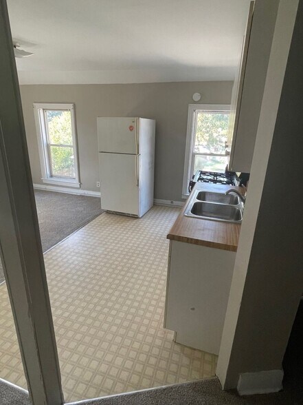 Building Photo - 316 Maple Ave