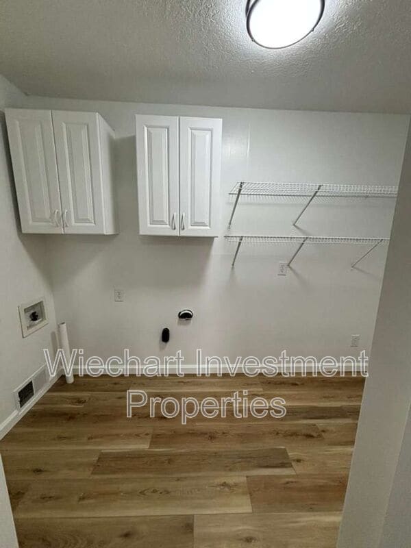 Building Photo - 713 Wildwood Ave