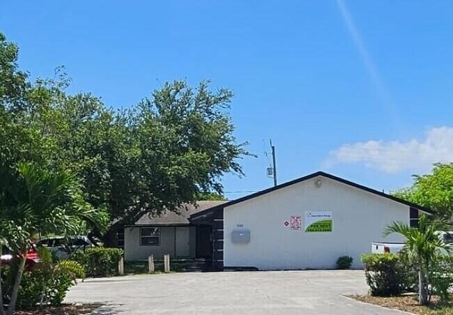 Primary Photo - 200 NW 14th St