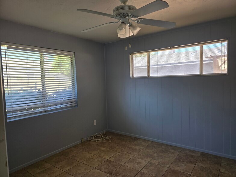 Building Photo - 1610 E Palo Verde Dr