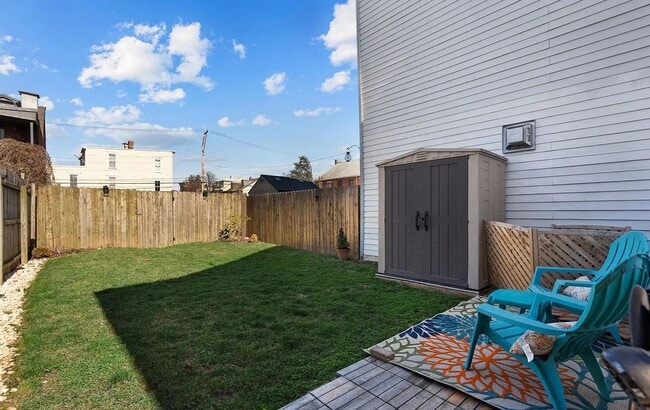 Building Photo - Beautiful 2 Bedroom Home on Verbeke St