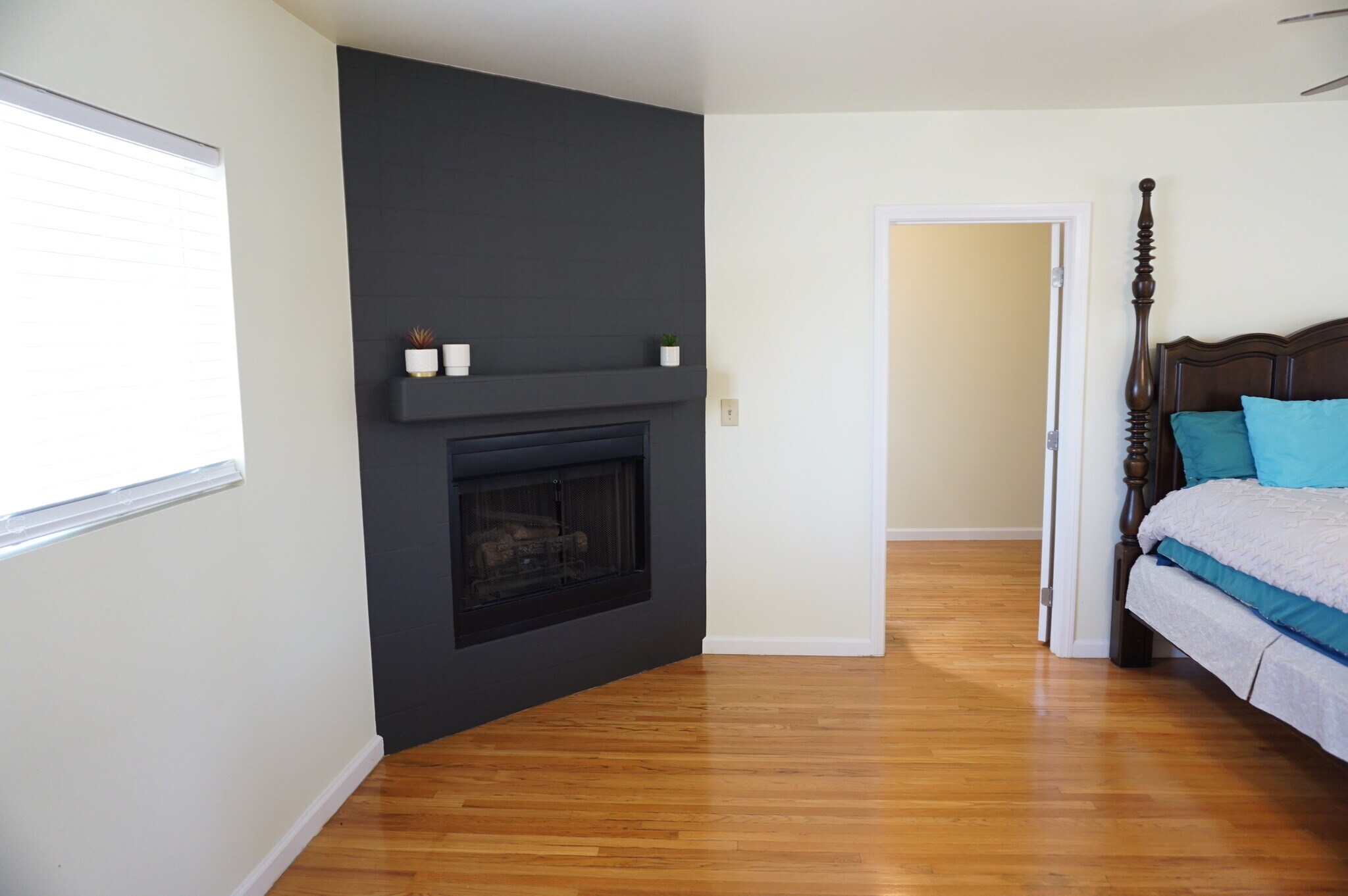 Building Photo - 8533 Woodley Ave
