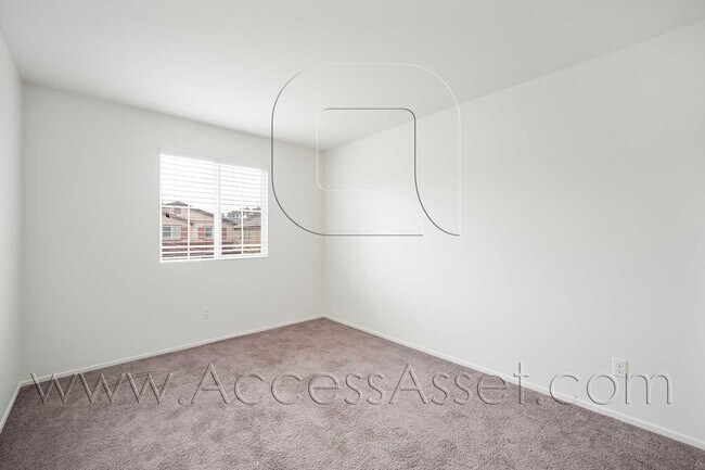 Building Photo - Beautiful Two Story Home 3 bed/2.5 Bath Located In Quiet Cul De Sac In Lake Elsinore!