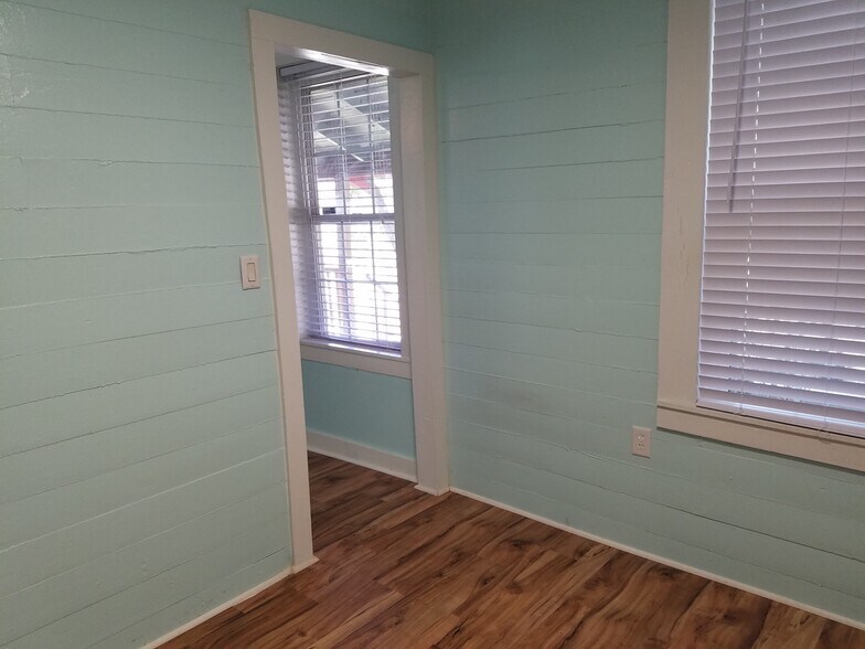 Living room to bath - 104 N Olive St