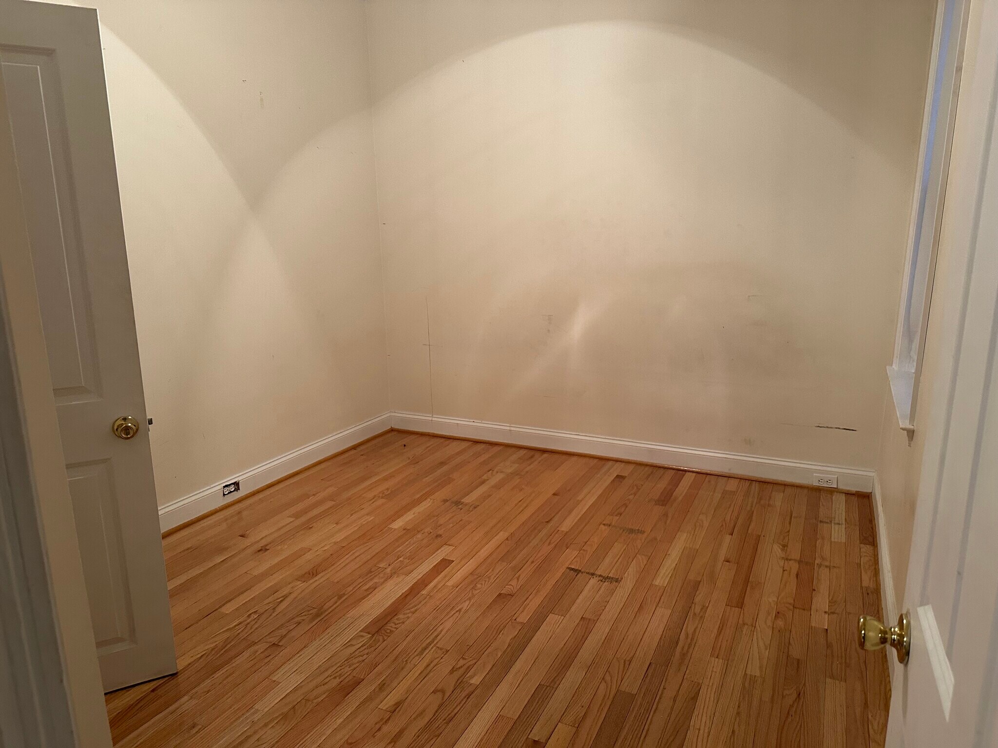 Building Photo - 1723 Bank St