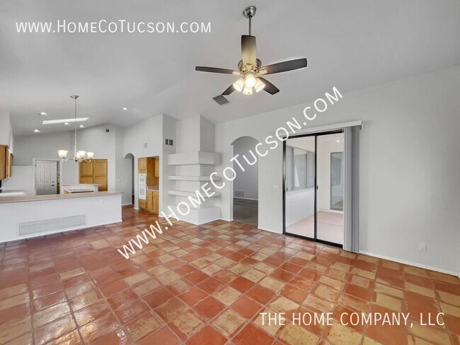 Building Photo - 6325 N Calle Del Halcon