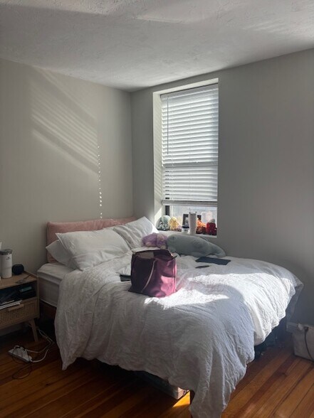 Building Photo - 224 Hanover St