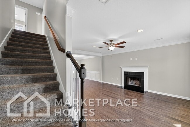 Building Photo - 1129 Cloud View Dr