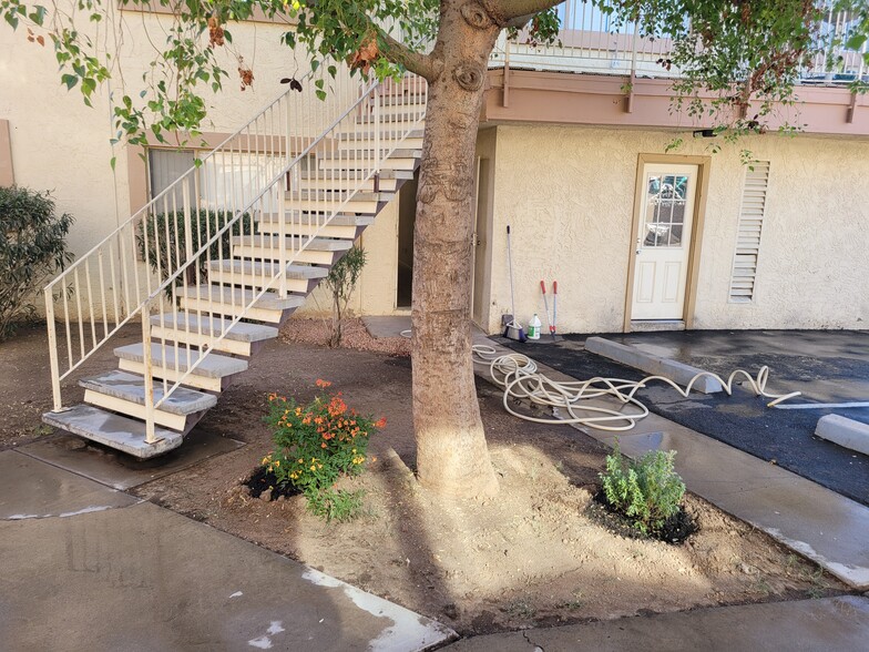 Building Photo - 8112 N 33rd Dr